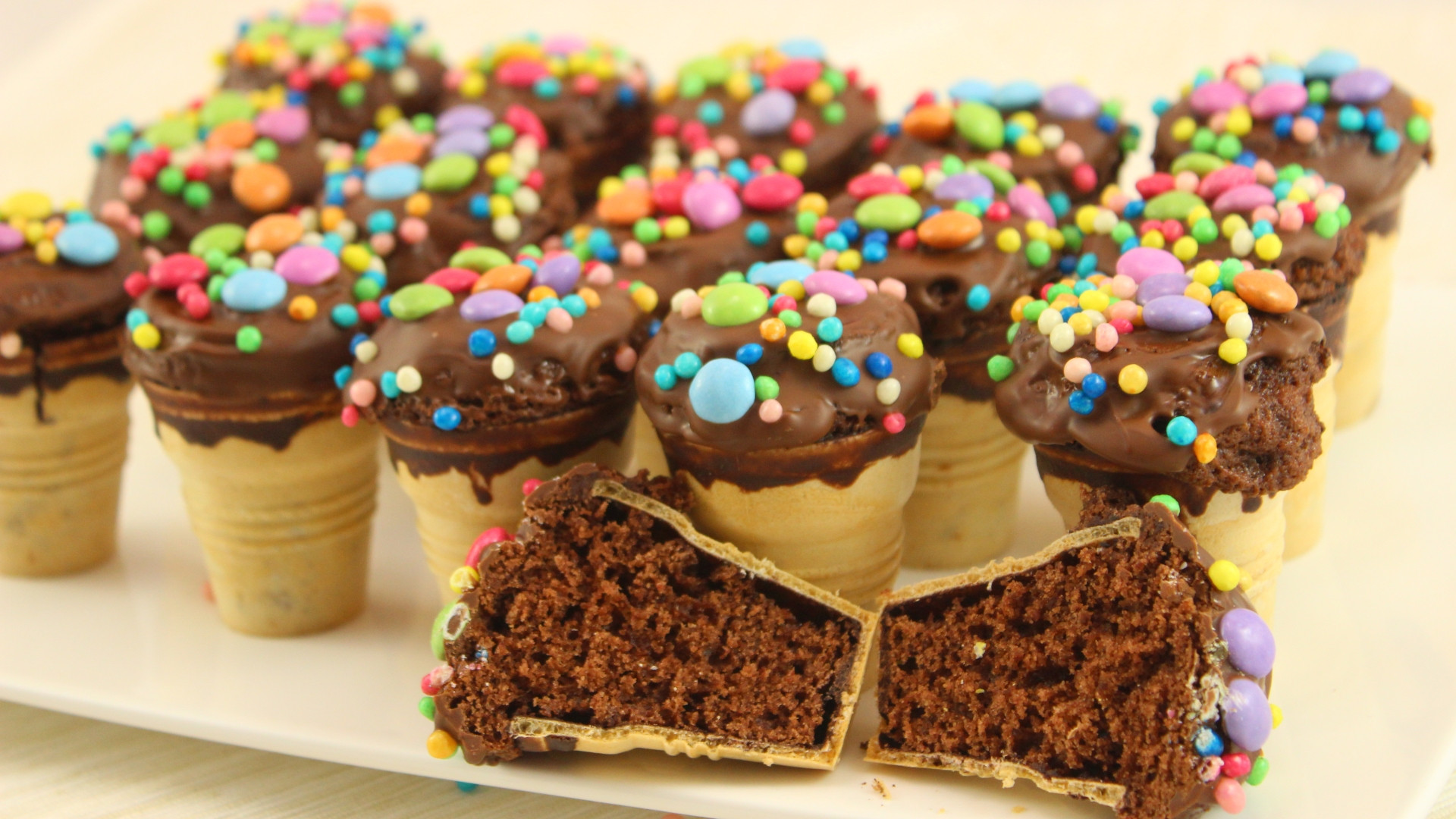 Waffelmuffins Partymuffins Fur Den Kindergeburtstag Bunte Schokomuffins Rezept Krumelplanet