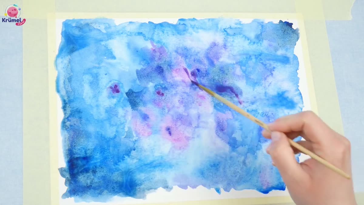 Salzmaltechnik: Einfache Anleitung für tolle Effekte - Während die Farbe noch nass ist, Salz auf die bemalten Stellen streuen.