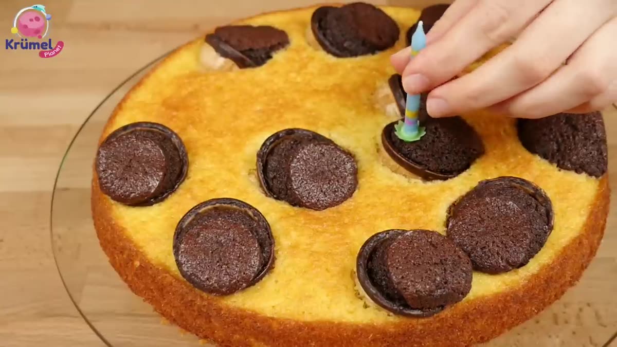 Geburtstagskuchen mit Waffelbechern: Bunter Marmorkuchen für Kinder - Stäbchenprobe machen: Bleibt kein Teig hängen, ist der Kuchen fertig.
