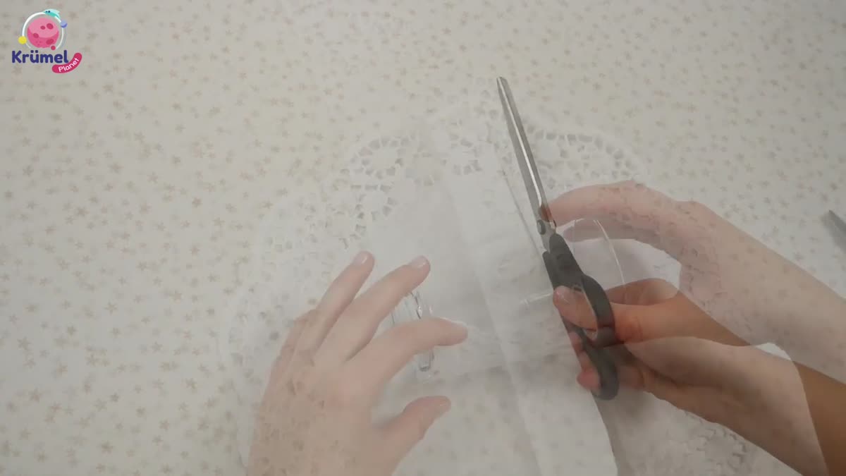 DIY Windlicht basteln: Last Minute Geschenk aus altem Glas - Mit Dekoband fixieren.